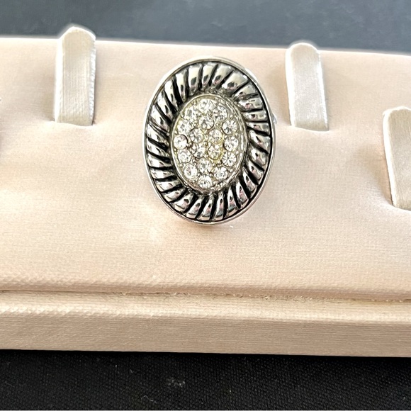 ☀️ Genuine Crystal Center Oval Ring by Cookie Lee - Picture 10 of 10